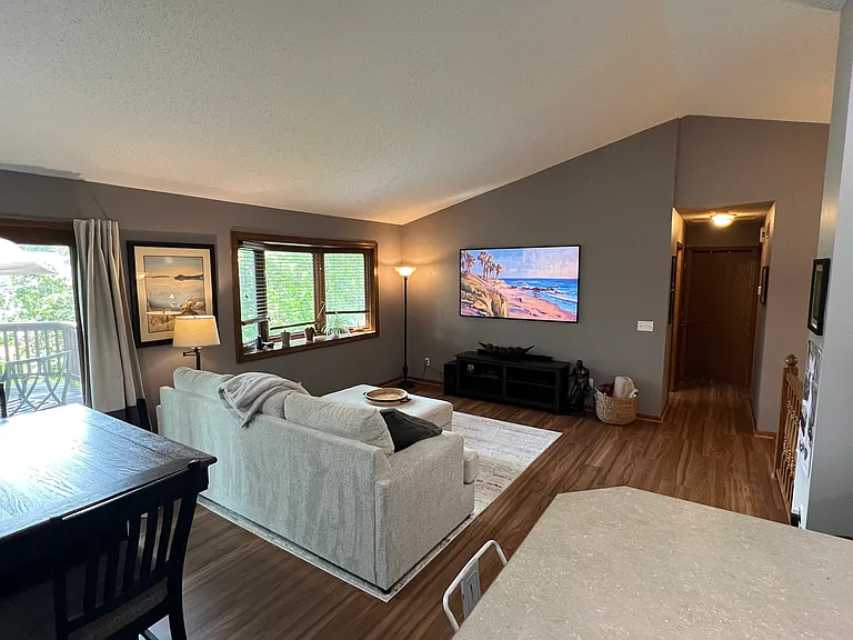 Eagle Crest Dr — Photo 4