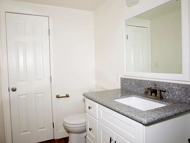 Harbor Villa Apartments — Photo 6