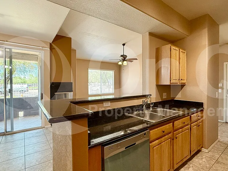 2929 W Yorkshire Dr #1041 — Photo 2