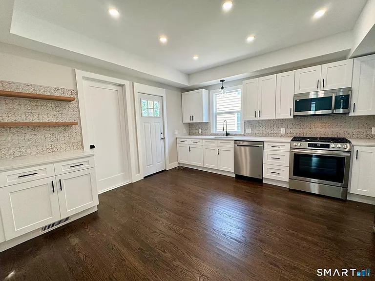 25 Quintard Ave — Photo 8