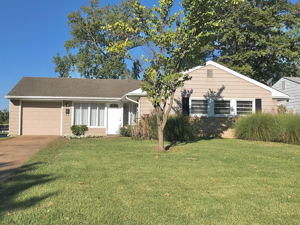 1st image of 1227 Woodgate Dr