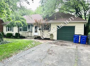 923 S Hunter Dr, Olathe, KS 66061