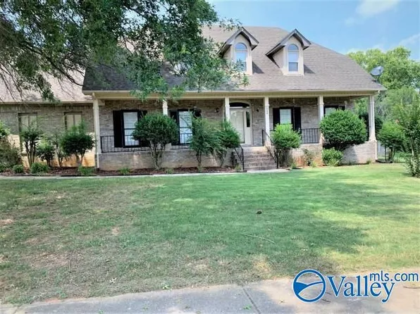 111 La Rue St, Huntsville, AL 35811