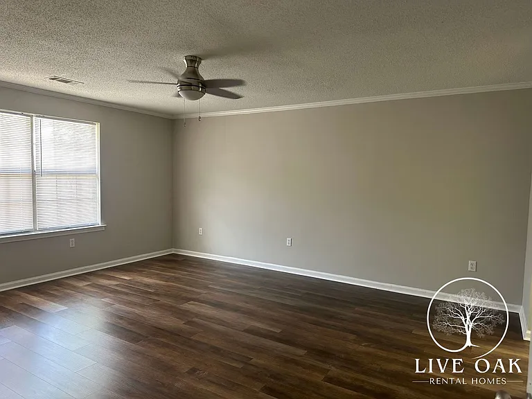 2323 Rowe St — Photo 7