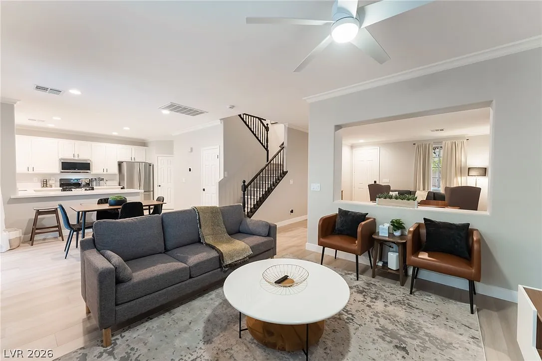 3 bed, 2.5 bath, 2024 sqft, $7,500 — Photo 1