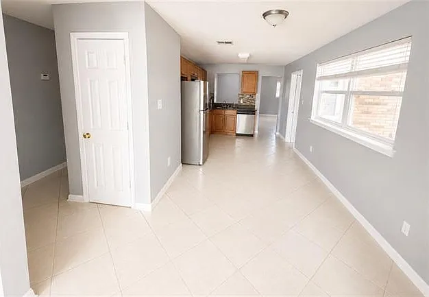 3 bed, 2.0 bath, 1006 sqft, $1,600 — Photo 4