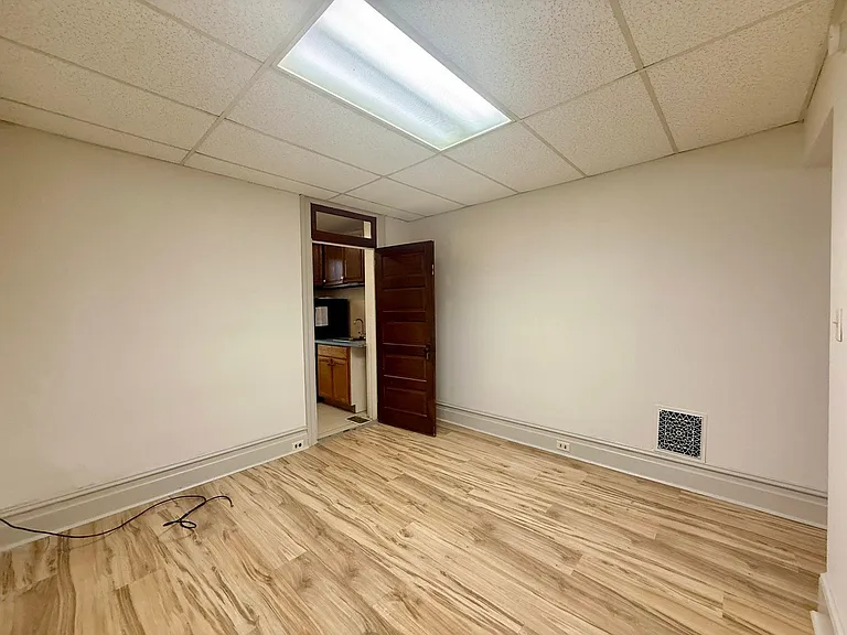 626 W Lemon St #2R — Photo 6