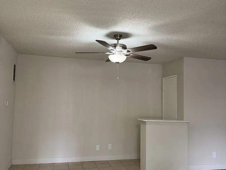 Maison De Michelle Apartments — Photo 15
