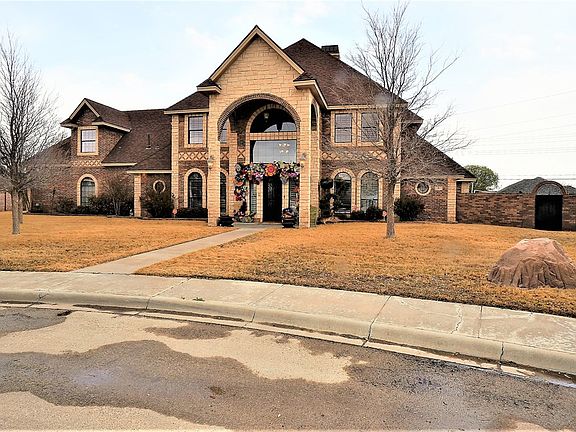 3rd image of 8 Chambord Dr