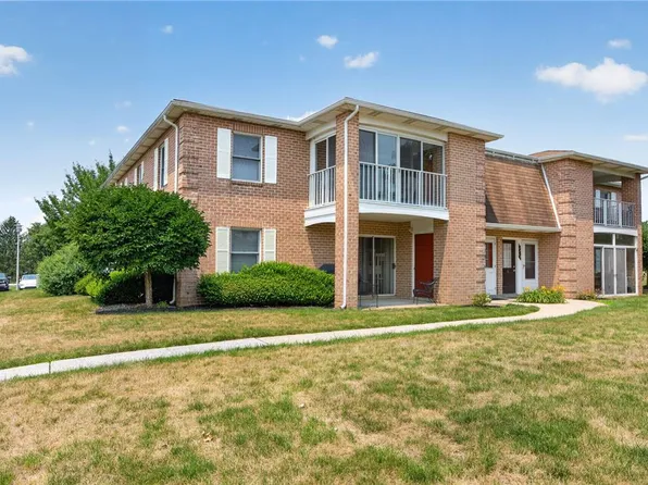 2649 Rolling Green Dr, Macungie, PA 18062