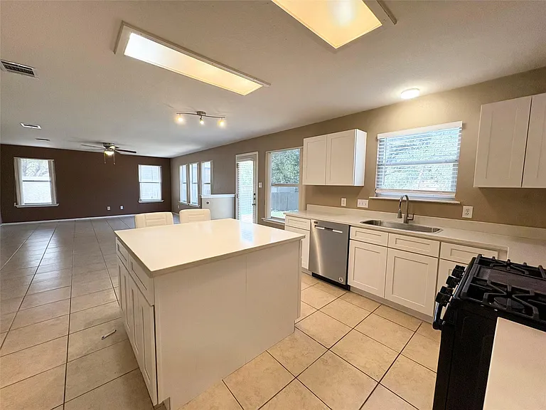 1101 Wood Creek Dr — Photo 17