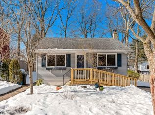 16 Idalroy Trl, Hopatcong, NJ 07843