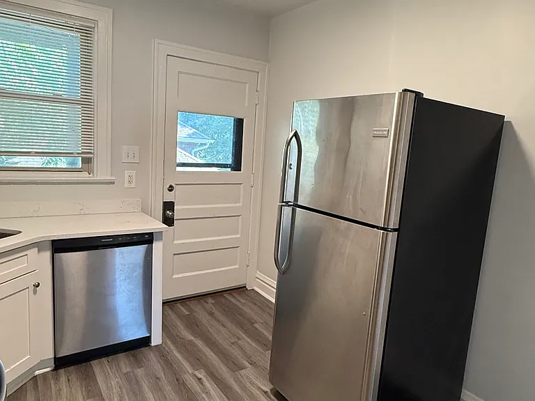 132 Circle Ave #2R — Photo 2
