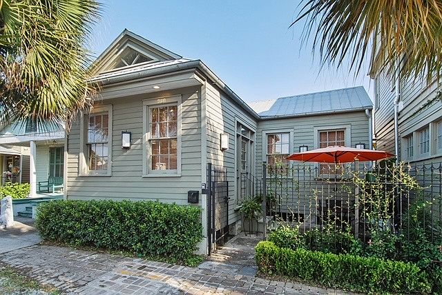 Cottage with private entrance & patio