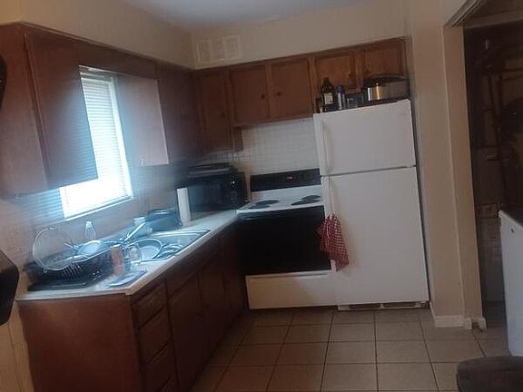 3rd image of 471 Brentwood Ave