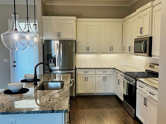 4th image of 112 Allisha Ct