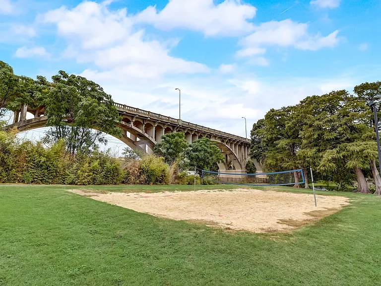 Riverbend Apartments — Photo 37