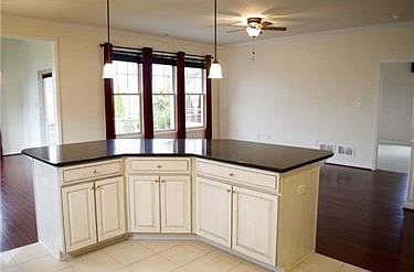 4th image of 521 Pioneer Ln