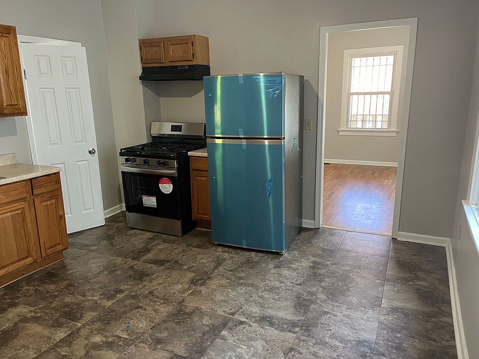 1st image of 6908 Polonia Ave
