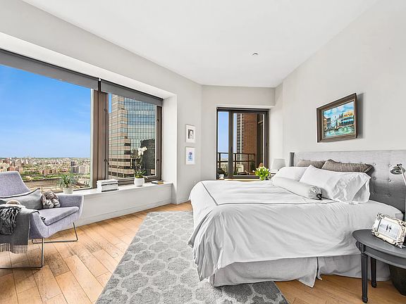3rd image of 75 Wall St APT 35B