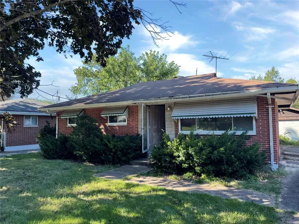 1223 Senate Dr, Saint Louis, MO 63138