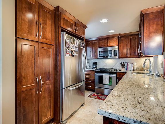 4th image of 4821 Roanoke Pkwy #1P