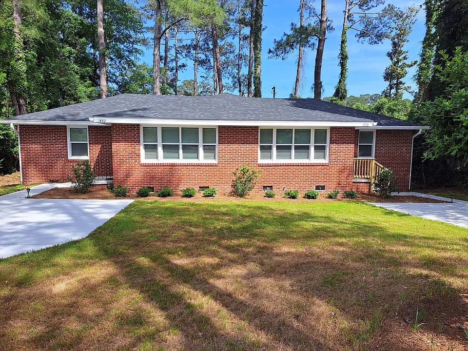 1450-1452 Brentwood Dr