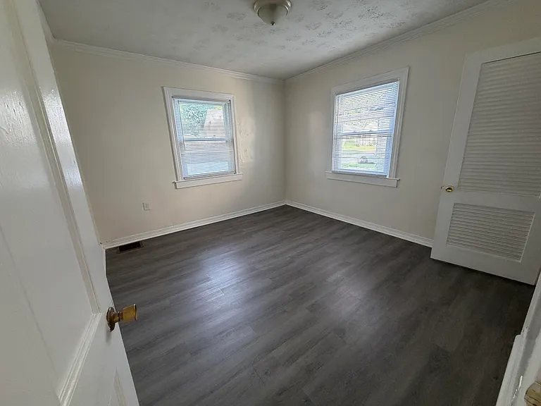 203 W Elm St — Photo 13