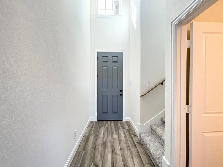 1028 Emil Pl — Photo 3