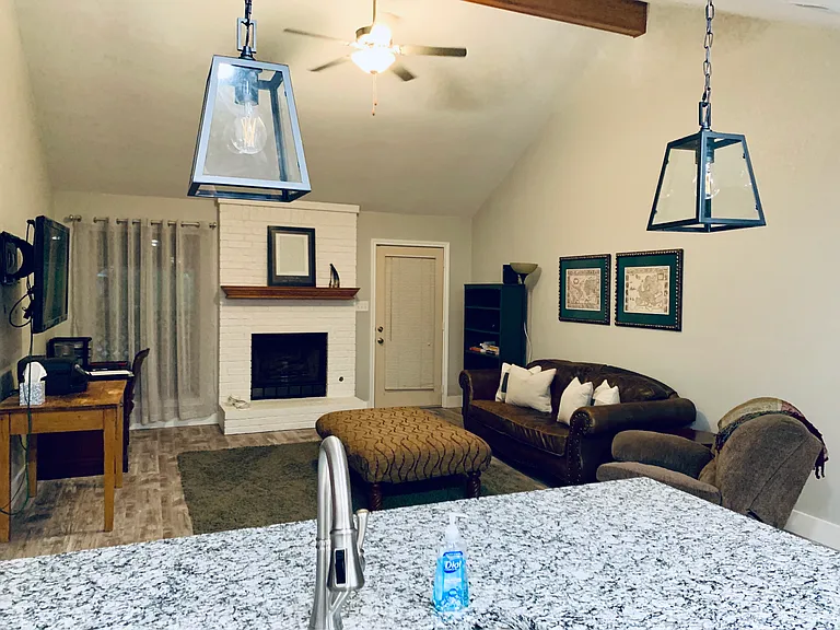 1405 Bogard Ln — Photo 4