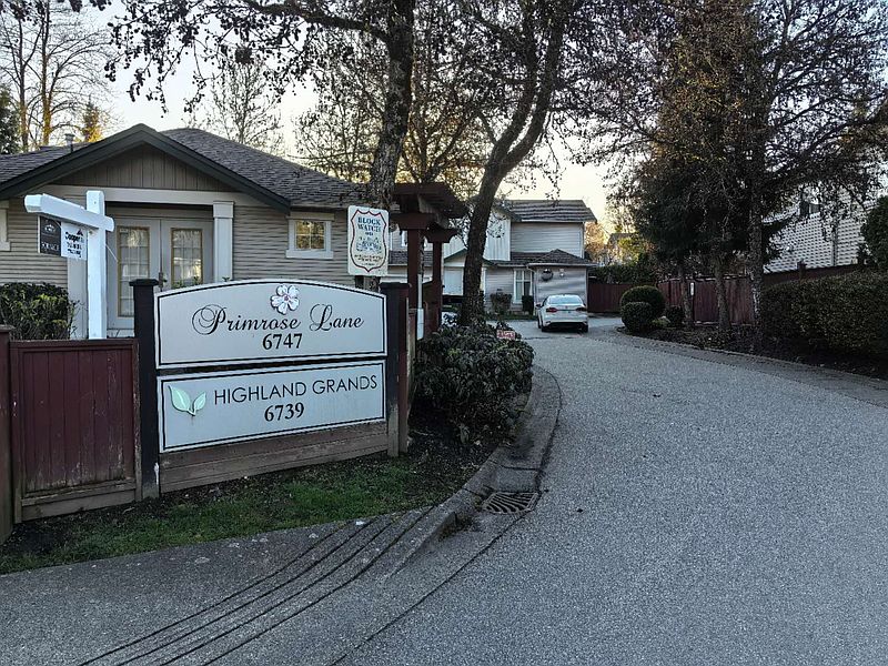 Surrey Townhouse for rent - 5 Bedrooms — photo 24