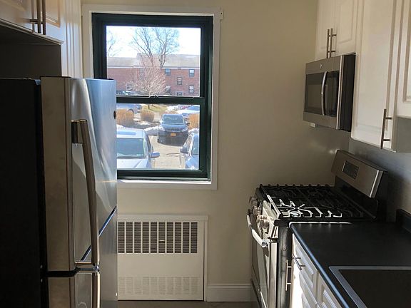 5th image of 200 Beacon Hill Dr APT 1G1