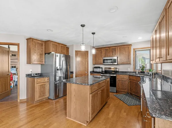 930 Aspen Cir, Watertown, MN 55388