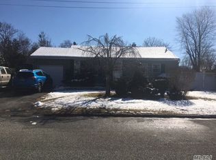 42 Rutledge St, Brentwood, NY 11717