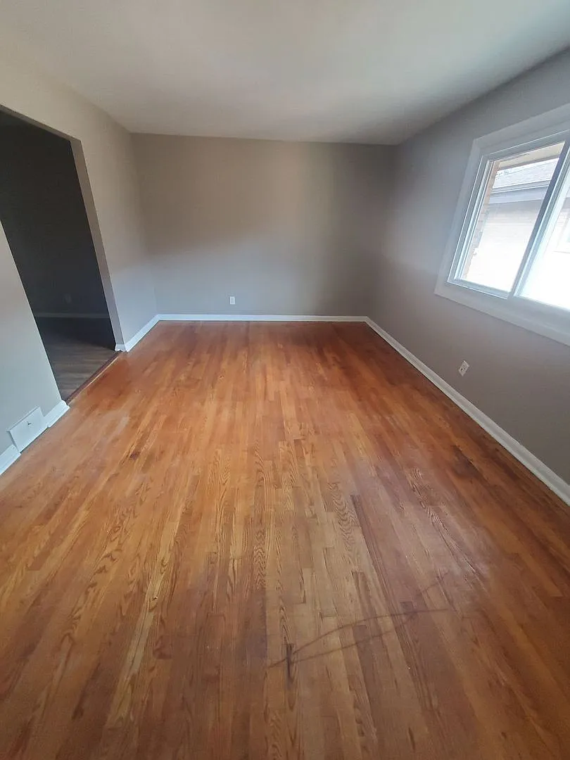 Building Photo - 2561 S 44th St. (6 Unit)