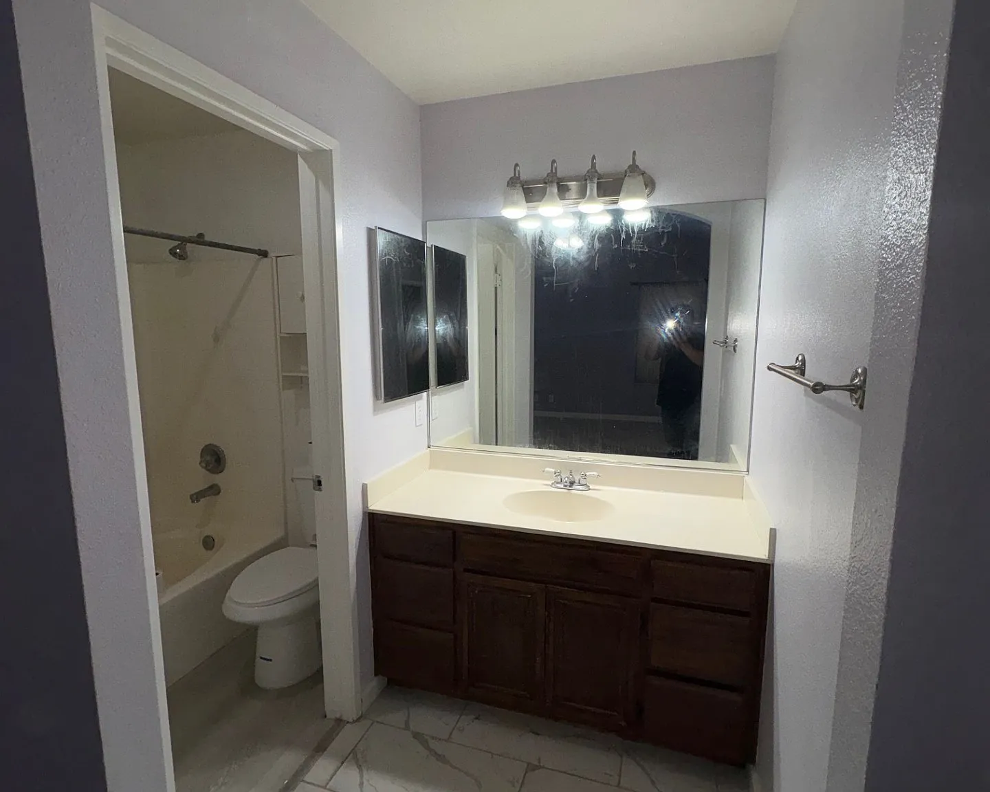 5 bed, 2056 sqft, $3,490 — Photo 4