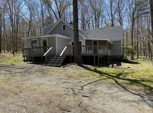 116 Brookside Dr, Dingmans Ferry, PA 18328