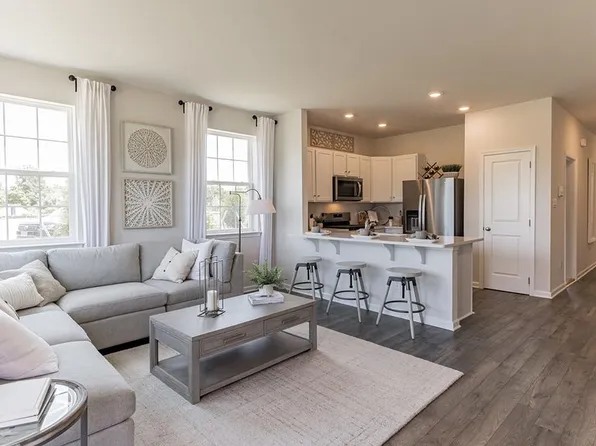 165 Mazzeo Dr, Glassboro, NJ 08028