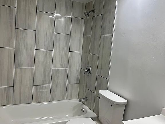 3rd image of 1517 W Morse Ave #405