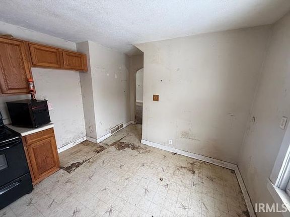 5th image of 54865 Edgewater Dr