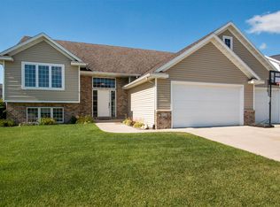 2332 Crimson Ridge Cir NW, Rochester, MN 55901