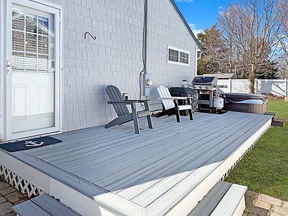 3rd image of 12 Mason Street Ext