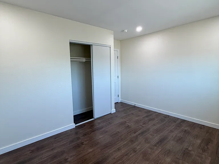 1013 Treadwell Ave — Photo 5