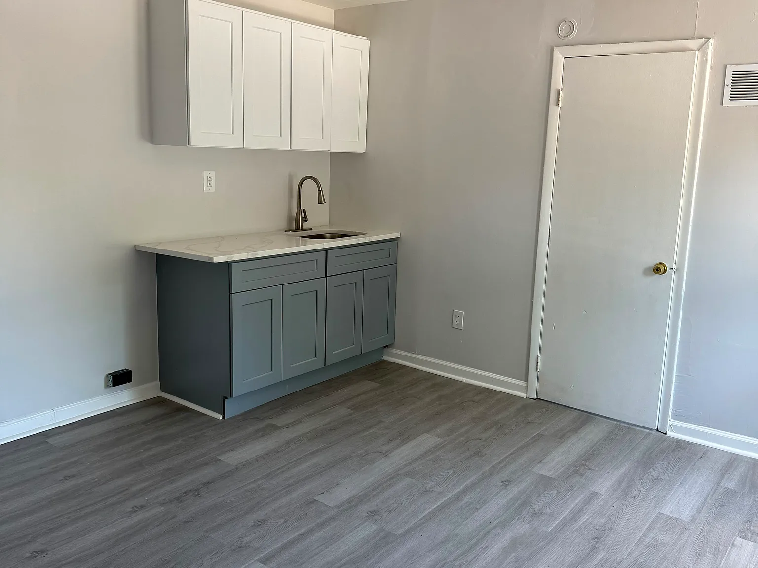 2 bed, 750 sqft, $2,200 — Photo 2