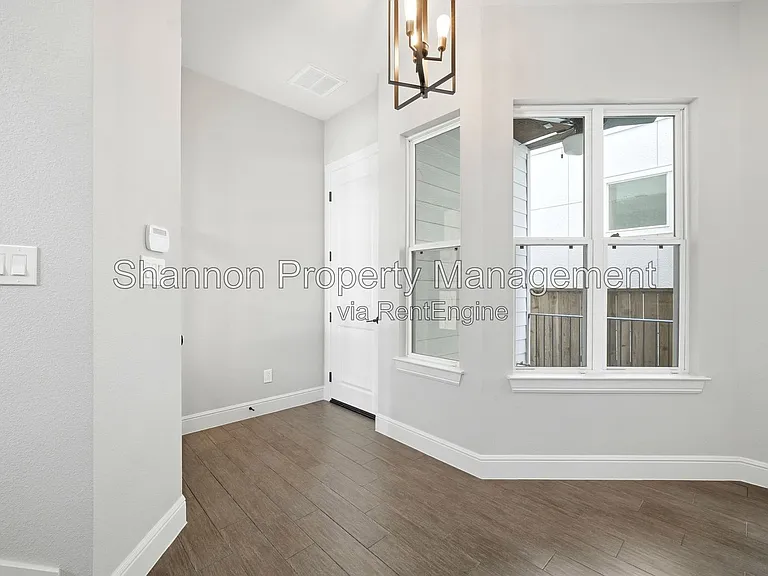 1204 W 16th St #B — Photo 12