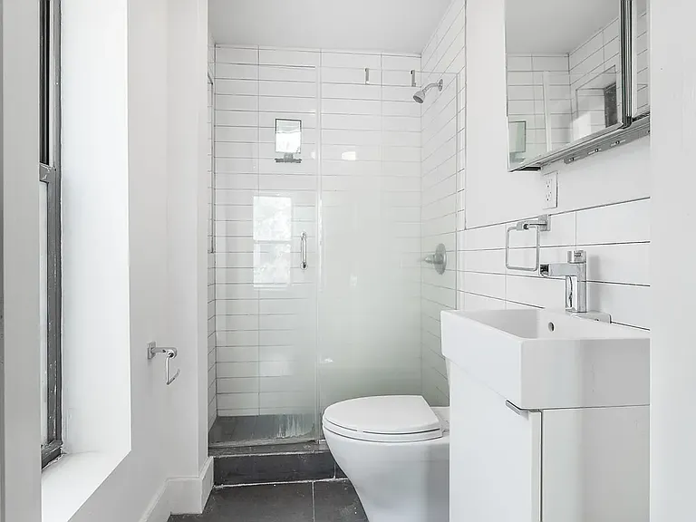 117 E 7th St #2D — Photo 8