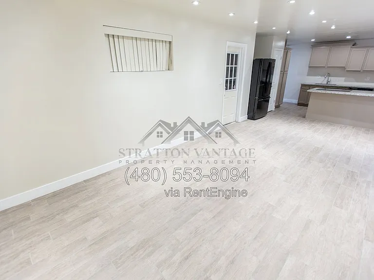 2533 E Blanche Dr — Photo 26