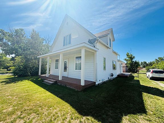 4th image of 302 Empress Ave