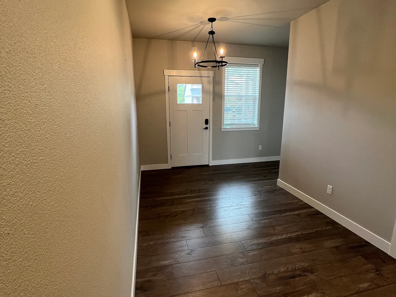 3 bed, 2.5 bath, 1850 sqft, $3,100 — Photo 2