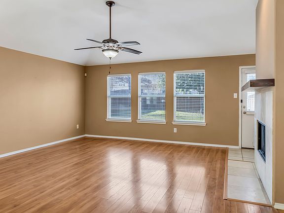 5th image of 1299 Stanford Dr